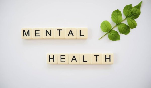 Quels sont les effets de la plongée sous-marine sur la santé mentale et la perception sensorielle ?